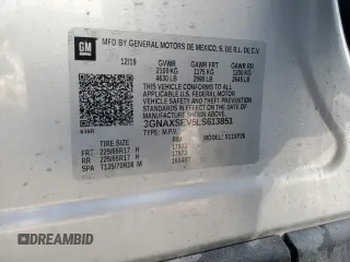 2020 Chevrolet Equinox LS z VIN 3GNAXSEV5LS613851, wystawiony jako Copart lot #49829095 z przebiegiem Nie podano mil oraz Szkoda całkowita • Salvage title. Historia ofert i sprzedaży dostępna na DreamBid. Obrazek 13.