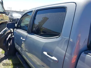 2020 Toyota Tacoma 2WD SR5 with VIN 3TMAZ5CN0LM117769, listed as a IAAI auction lot 41769811 with 33,263 mi miles. Bid and sale history available at carsss.com. Image 15.