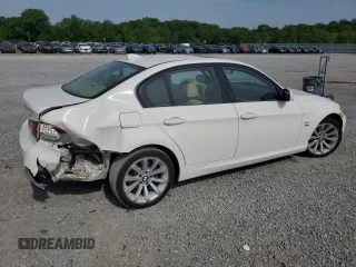 2011 BMW 3 Series 328i xDrive z VIN WBAPK7C53BF087219, wystawiony jako Copart lot #54979425 z przebiegiem 74 030 mil mil oraz Szkoda całkowita • Salvage title. Historia ofert i sprzedaży dostępna na DreamBid. Obrazek 3.