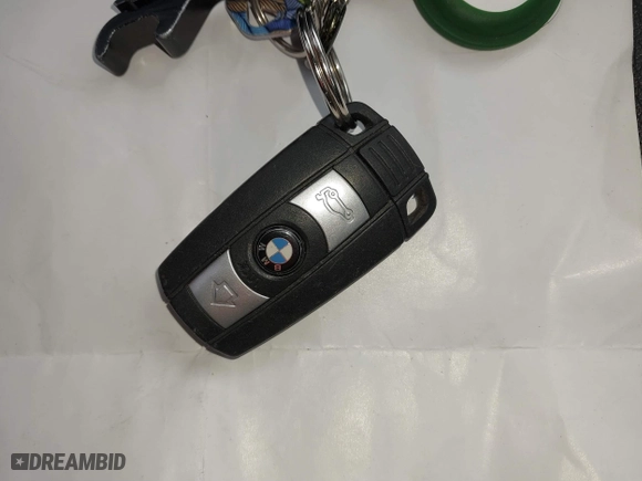 2015 BMW X1 xDrive28i with VIN WBAVL1C55FVY41749, listed as a IAAI auction lot 40977221 with 120,924 mi miles. Bid and sale history available at carsss.com. Image 11.