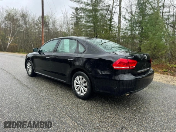 2013 Volkswagen Passat S z VIN 1VWAP7A37DC091531, wystawiony jako Copart lot #56255445 z przebiegiem 135 917 mil mil oraz Czysty tytuł • Clean title. Historia ofert i sprzedaży dostępna na DreamBid. Obrazek 3.