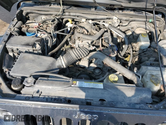 2008 Jeep Wrangler Unlimited Sahara with VIN 1J8GA59108L633332, listed as a Copart auction lot 64613375 with 191,918 mi miles and Clean title. Bid and sale history available at DreamBid. Image 11.