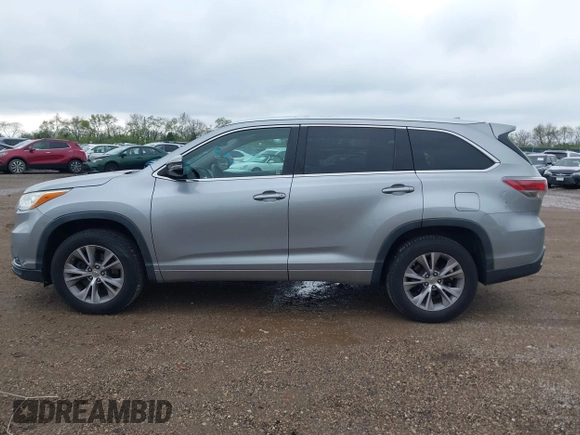 2014 Toyota Highlander XLE z VIN 5TDKKRFH1ES026437, wystawiony jako IAAI lot #42180118 z przebiegiem 150 391 mil mil oraz . Historia ofert i sprzedaży dostępna na DreamBid. Obrazek 14.