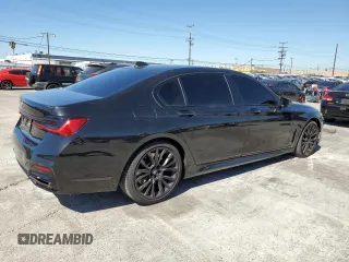 2022 BMW 7 Series 740i with VIN WBA7T2C00NCK41427, listed as a Copart auction lot 65962033 with 17,842 mi miles. Bid and sale history available at carsss.com. Image 3.