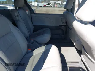 2017 Toyota Sienna XLE Auto Access Seat with VIN 5TDYZ3DC0HS833692, listed as a IAAI auction lot 41810308 with 112,806 mi miles. Bid and sale history available at carsss.com. Image 8.