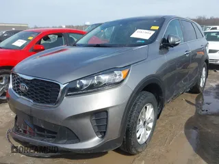 2019 Kia Sorento LX with VIN 5XYPG4A33KG476458, listed as a IAAI auction lot 41822014 with 103,501 mi miles. Bid and sale history available at carsss.com. Image 2.