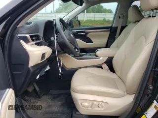 2023 Toyota Highlander L z VIN 5TDKDRAH7PS512254, wystawiony jako Copart lot #51117995 z przebiegiem 15 624 mil mil oraz Szkoda całkowita • Salvage title. Historia ofert i sprzedaży dostępna na DreamBid. Obrazek 7.