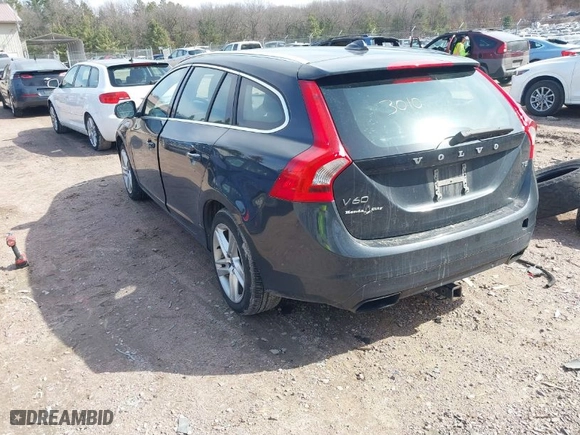 2015 Volvo V60 T5 Drive-E Premier with VIN YV140MEK1F1258057, listed as a IAAI auction lot 41813010 with 191,118 mi miles. Bid and sale history available at carsss.com. Image 3.