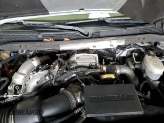 2019 GMC Sierra 3500HD Denali z VIN 1GT42WEY6KF250694, wystawiony jako Copart lot #50035115 z przebiegiem 59 735 mil mil oraz Szkody całkowita. Historia ofert i sprzedaży dostępna na DreamBid. Obrazek 11.