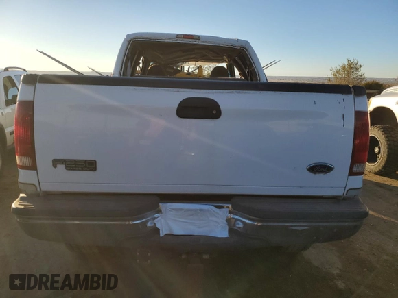 2000 Ford F-250 XL z VIN 1FTNW21F0YEA44694, wystawiony jako Copart lot #80675584 z przebiegiem 219 270 mil mil oraz Szkoda całkowita • Salvage title. Historia ofert i sprzedaży dostępna na DreamBid. Obrazek 6.