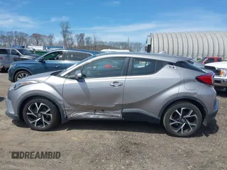 2018 Toyota C-HR XLE z VIN NMTKHMBX5JR046679, wystawiony jako IAAI lot #42068046 z przebiegiem 166 297 mil mil oraz . Historia ofert i sprzedaży dostępna na DreamBid. Obrazek 14.
