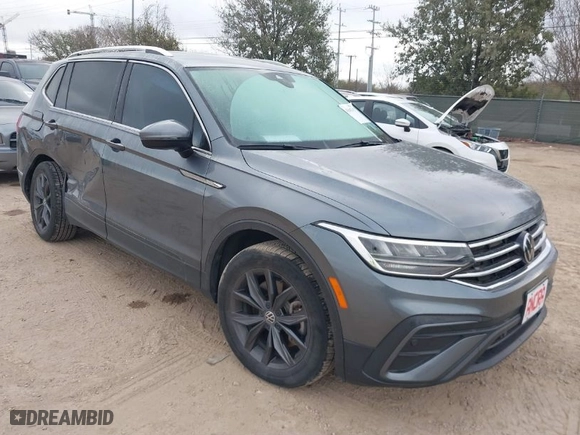 2022 Volkswagen Tiguan SE with VIN 3VV3B7AX6NM138286, listed as a IAAI auction lot 41642157 with 34,096 mi miles. Bid and sale history available at carsss.com. Image 1.