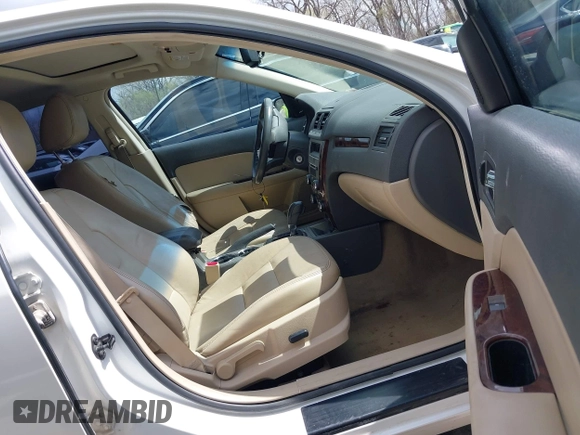 2010 Ford Fusion SEL with VIN 3FAHP0JA8AR129486, listed as a IAAI auction lot 41878346 with 137,983 mi miles. Bid and sale history available at carsss.com. Image 5.