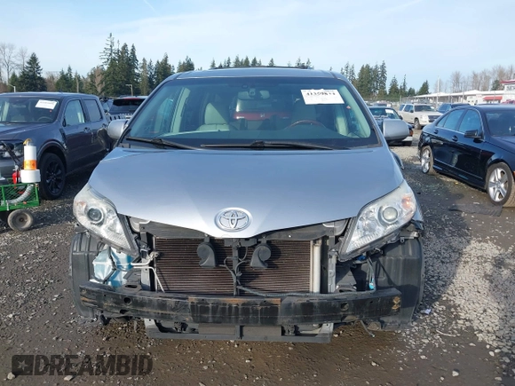 2011 Toyota Sienna XLE with VIN 5TDDK3DC9BS019003, listed as a IAAI auction lot 41359834 with 1 mi miles. Bid and sale history available at carsss.com. Image 13.