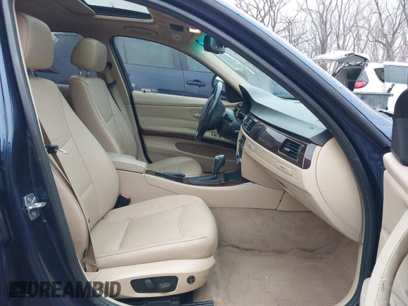 2011 BMW 3 Series 328i xDrive with VIN WBAPK7C58BF087877, listed as a IAAI auction lot 41250323 with 161,100 mi miles. Bid and sale history available at carsss.com. Image 5.
