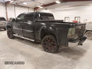 2011 GMC Sierra 1500 SLE z VIN 3GTP1VE08BG100816, wystawiony jako IAAI lot #41768212 z przebiegiem 249 109 mil mil oraz . Historia ofert i sprzedaży dostępna na DreamBid. Obrazek 3.