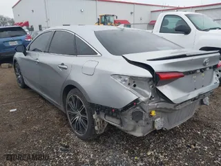 2019 Toyota Avalon XLE with VIN 4T1BZ1FB8KU006035, listed as a IAAI auction lot 41591179 with 111,917 mi miles. Bid and sale history available at carsss.com. Image 3.