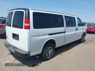 2013 Chevrolet Express Passenger LT z VIN 1GAZG1FG9D1153305, wystawiony jako IAAI lot #42182424 z przebiegiem 25 897 mil mil oraz . Historia ofert i sprzedaży dostępna na DreamBid. Obrazek 4.