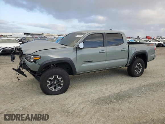 2023 Toyota Tacoma SR z VIN 3TMCZ5AN7PM593826, wystawiony jako Copart lot #50483285 z przebiegiem 14 957 mil mil oraz Szkoda całkowita • Salvage title. Historia ofert i sprzedaży dostępna na DreamBid. Obrazek 1.