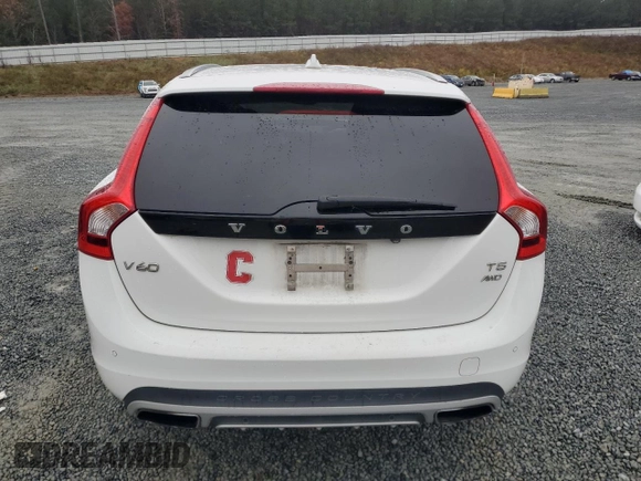 2017 Volvo V60 z VIN YV440MWKXH1040994, wystawiony jako Copart lot #81419934 z przebiegiem Nie podano mil oraz Szkoda całkowita • Salvage title. Historia ofert i sprzedaży dostępna na DreamBid. Obrazek 6.