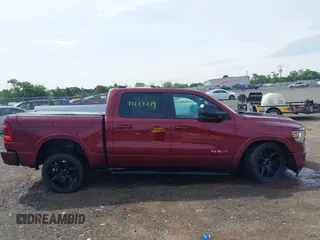 2022 Ram 1500 Laramie z VIN 1C6SRFJT0NN333200, wystawiony jako IAAI lot #42217219 z przebiegiem 27 332 mil mil oraz . Historia ofert i sprzedaży dostępna na DreamBid. Obrazek 13.