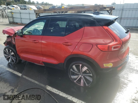 2022 Volvo XC40 Twin Plus z VIN YV4ED3UR4N2717241, wystawiony jako Copart lot #68005304 z przebiegiem Nie podano mil oraz Szkoda całkowita • Salvage title. Historia ofert i sprzedaży dostępna na DreamBid. Obrazek 2.