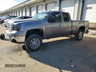 2007 GMC Sierra 2500HD SLT z VIN 1GTHK29677E584622, wystawiony jako Copart lot #84675184 z przebiegiem 229 463 mil mil oraz Czysty tytuł • Clean title. Historia ofert i sprzedaży dostępna na DreamBid. Obrazek 1.