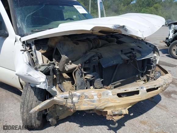 2006 Chevrolet Silverado 1500 LT1 with VIN 1GCEC19V46Z210980, listed as a IAAI auction lot 40189952 with 228,543 mi miles. Bid and sale history available at carsss.com. Image 6.