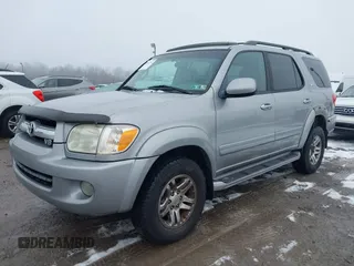 2005 Toyota Sequoia SR5 with VIN 5TDBT44A95S257043, listed as a IAAI auction lot 41562983 with 213,197 mi miles and . Bid and sale history available at DreamBid. Image 2.