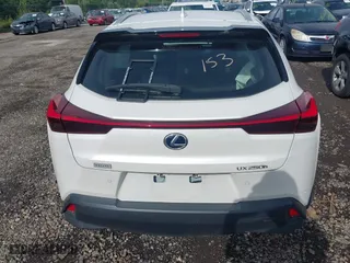 2020 Lexus UX with VIN JTHP9JBH8L2023403, listed as a IAAI auction lot 40035496 with 42,902 mi miles. Bid and sale history available at carsss.com. Image 16.