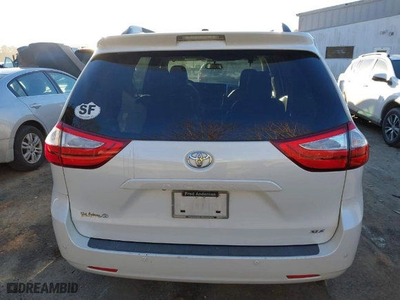 2015 Toyota Sienna XLE with VIN 5TDYK3DC2FS597659, listed as a IAAI auction lot 41380779 with 239,543 mi miles. Bid and sale history available at carsss.com. Image 16.