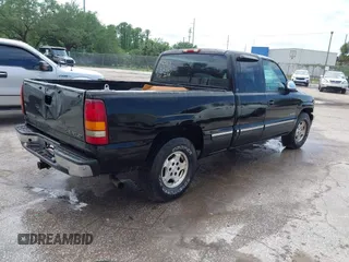 2001 Chevrolet Silverado 1500 LS with VIN 2GCEC19T611125168, listed as a IAAI auction lot 41960525 with 220,410 mi miles. Bid and sale history available at carsss.com. Image 4.