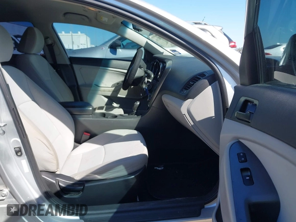 2013 Kia Optima LX z VIN KNAGM4A70D5414844, wystawiony jako IAAI lot #41774246 z przebiegiem 180 332 mil mil oraz . Historia ofert i sprzedaży dostępna na DreamBid. Obrazek 5.