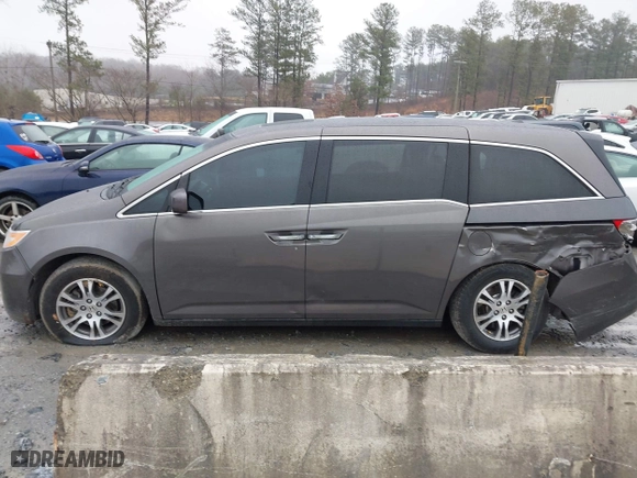 2011 Honda Odyssey EX-L with VIN 5FNRL5H6XBB100535, listed as a IAAI auction lot 41544196 with 261,000 mi miles. Bid and sale history available at carsss.com. Image 14.