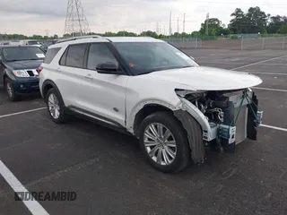 2023 Ford Explorer King Ranch z VIN 1FM5K7LC7PGA12707, wystawiony jako IAAI lot #42301557 z przebiegiem 31 897 mil mil oraz . Historia ofert i sprzedaży dostępna na DreamBid. Obrazek 1.