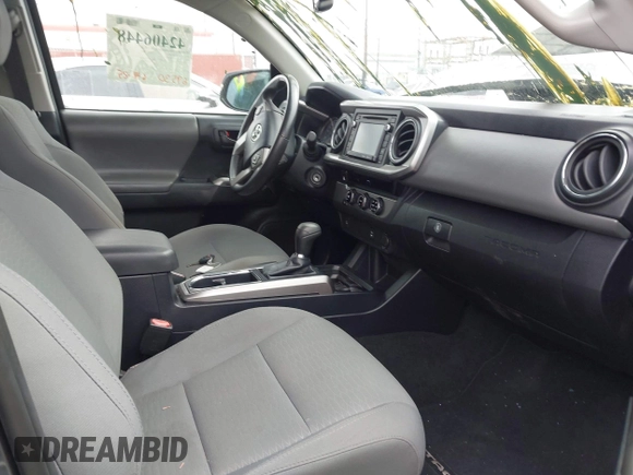 2017 Toyota Tacoma SR5 z VIN 3TMAZ5CN0HM039730, wystawiony jako IAAI lot #42406448 z przebiegiem 69 530 mil mil oraz . Historia ofert i sprzedaży dostępna na DreamBid. Obrazek 5.