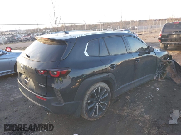 2024 Mazda CX-50 S Premium Plus z VIN 7MMVABEM5RN209065, wystawiony jako IAAI lot #41525183 z przebiegiem 12 297 mil mil oraz . Historia ofert i sprzedaży dostępna na DreamBid. Obrazek 4.