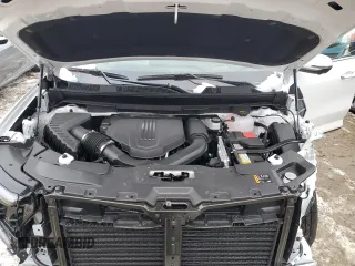 2025 GMC Acadia AWD Denali z VIN 1GKENRRS5SJ112956, wystawiony jako Copart lot #88311685 z przebiegiem 941 mil mil oraz Szkoda całkowita • Salvage title. Historia ofert i sprzedaży dostępna na DreamBid. Obrazek 13.