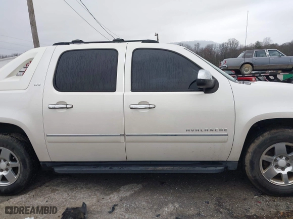 2012 Chevrolet Avalanche LTZ with VIN 3GNMCGE03CG254318, listed as a IAAI auction lot 41538283 with 291,833 mi miles. Bid and sale history available at carsss.com. Image 13.
