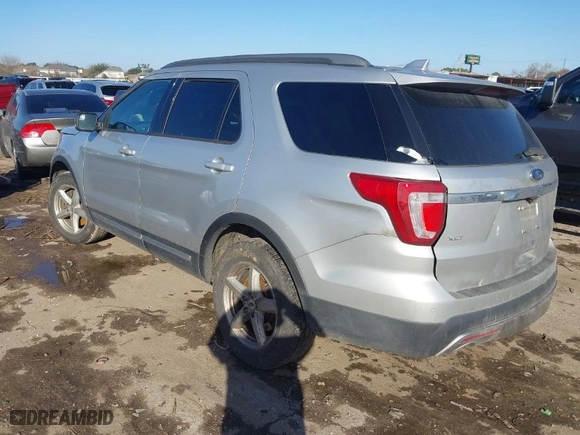 2017 Ford Explorer XLT with VIN 1FM5K8DH4HGD57405, listed as a IAAI auction lot 41461985 with 137,533 mi miles. Bid and sale history available at carsss.com. Image 3.