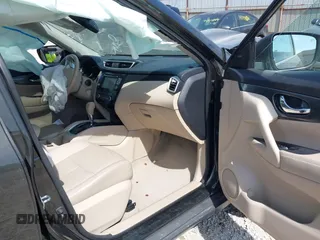 2015 Nissan Rogue SL with VIN 5N1AT2MV9FC813059, listed as a IAAI auction lot 42096904 with 121,494 mi miles and . Bid and sale history available at carsss.com. Image 5.