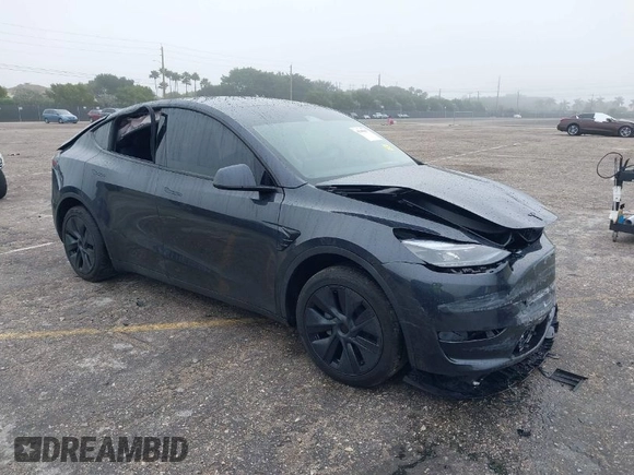 2024 Tesla Model Y with VIN 7SAYGDED8RF213927, listed as a IAAI auction lot 41386687 with 3,599 mi miles and . Bid and sale history available at DreamBid. Image 1.