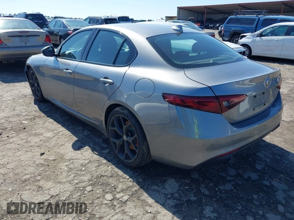 2020 Alfa Romeo Giulia z VIN ZARFAMAN2L7624764, wystawiony jako IAAI lot #41623824 z przebiegiem Nie podano mil oraz . Historia ofert i sprzedaży dostępna na DreamBid. Obrazek 3.