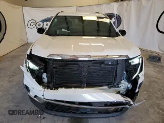 2025 GMC Acadia FWD Elevation z VIN 1GKENKRSXSJ146897, wystawiony jako Copart lot #51534375 z przebiegiem 8 358 mil mil oraz Czysty tytuł • Clean title. Historia ofert i sprzedaży dostępna na DreamBid. Obrazek 5.