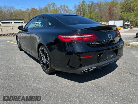 2020 Mercedes-Benz E z VIN W1K1J6JBXLF140004, wystawiony jako Copart lot #55652425 z przebiegiem 54 285 mil mil oraz Czysty tytuł • Clean title. Historia ofert i sprzedaży dostępna na DreamBid. Obrazek 2.