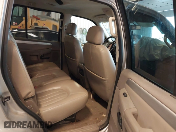 2005 Mercury Mountaineer Convenience z VIN 4M2ZU86E35UJ14209, wystawiony jako IAAI lot #42172836 z przebiegiem 216 964 mil mil oraz . Historia ofert i sprzedaży dostępna na DreamBid. Obrazek 8.