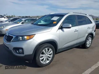 2011 Kia Sorento EX with VIN 5XYKU3A12BG076595, listed as a IAAI auction lot 41920914 with 190,751 mi miles. Bid and sale history available at carsss.com. Image 2.