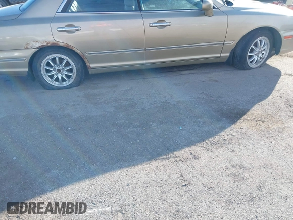 2002 Hyundai XG350 L with VIN KMHFU45E72A204717, listed as a IAAI auction lot 41386637 with 182,310 mi miles. Bid and sale history available at carsss.com. Image 6.