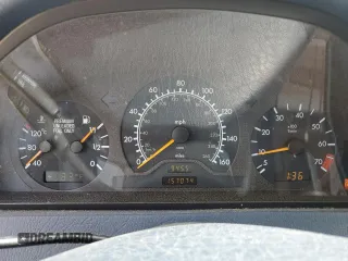 1997 Mercedes-Benz C 230/260/280/320 z VIN WDBHA28E6VA514172, wystawiony jako Copart lot #54156745 z przebiegiem 157 074 mil mil oraz Szkoda całkowita • Salvage title. Historia ofert i sprzedaży dostępna na DreamBid. Obrazek 9.