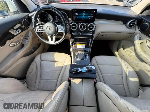 2021 Mercedes-Benz GLC 300 z VIN W1N0G8DB6MV300830, wystawiony jako Copart lot #61652945 z przebiegiem 135 882 mil mil oraz Czysty tytuł • Clean title. Historia ofert i sprzedaży dostępna na DreamBid. Obrazek 9.